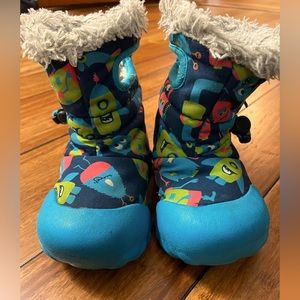 Size 5 Baby Bogs B-Moc Rebound VGUC Blue with Rocket Ships